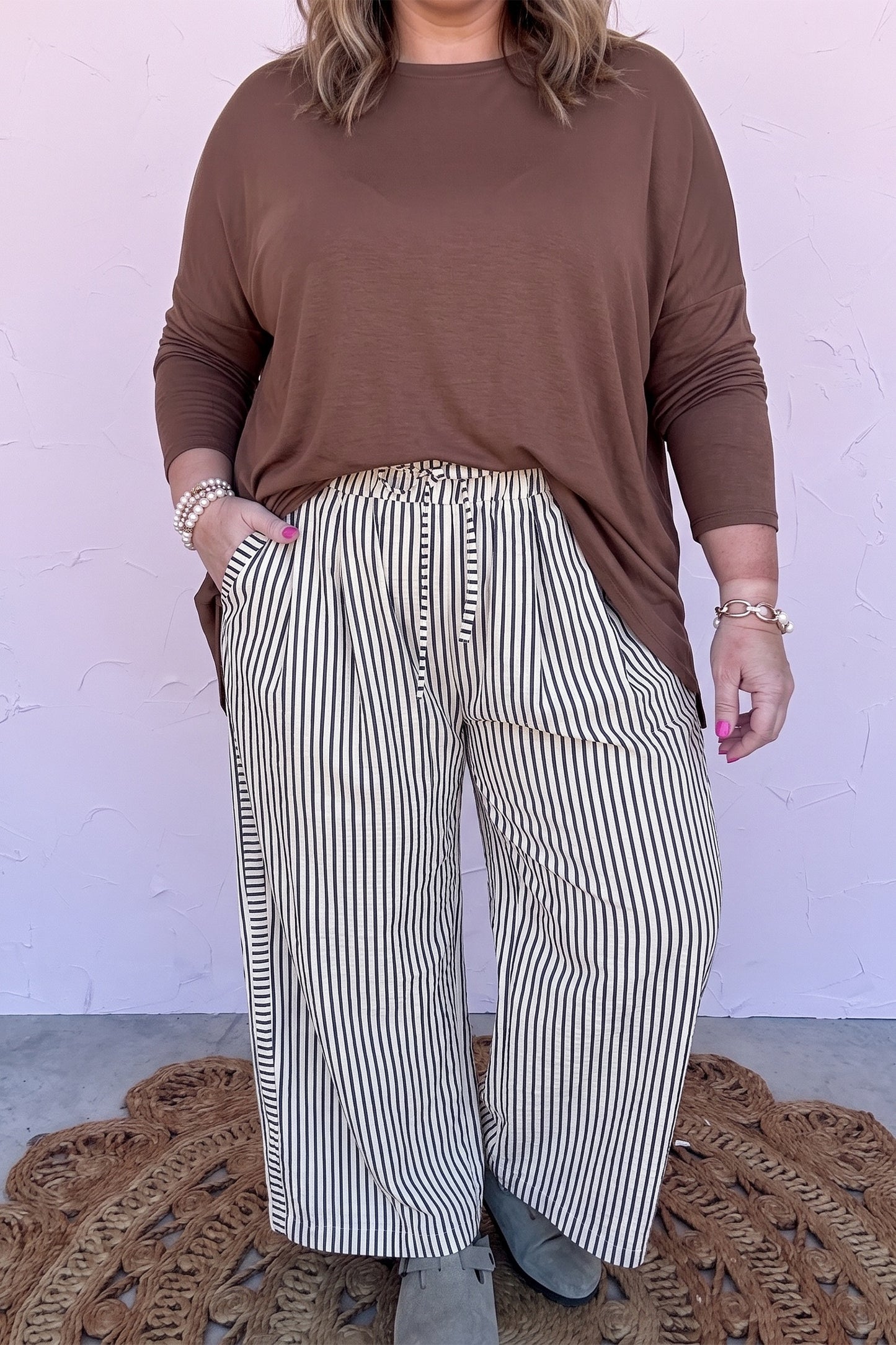 Black stripe tie, loose pants
