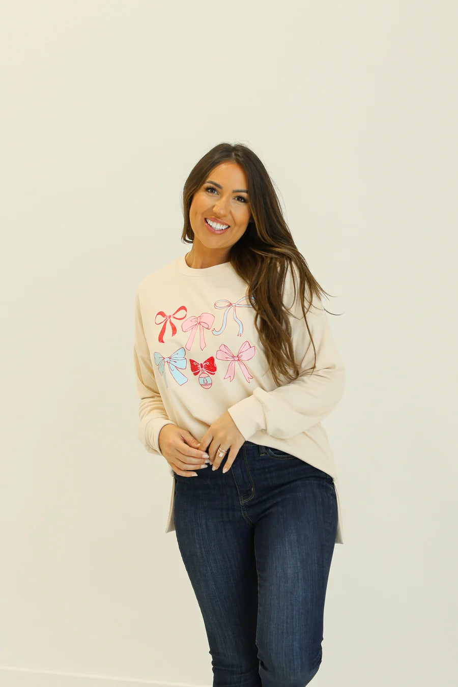 BOWS GRAPHIC ON IVORY MICRO FLEECE SWEATSHIRT